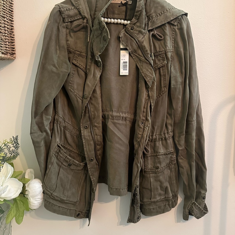 Max NWT Women's Olive Green Utility Jacket